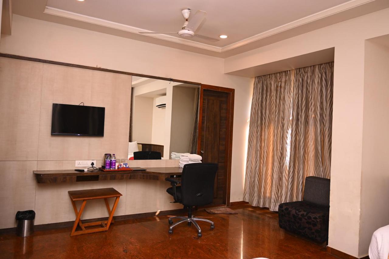 Hotel Center Point Solapur Exterior foto