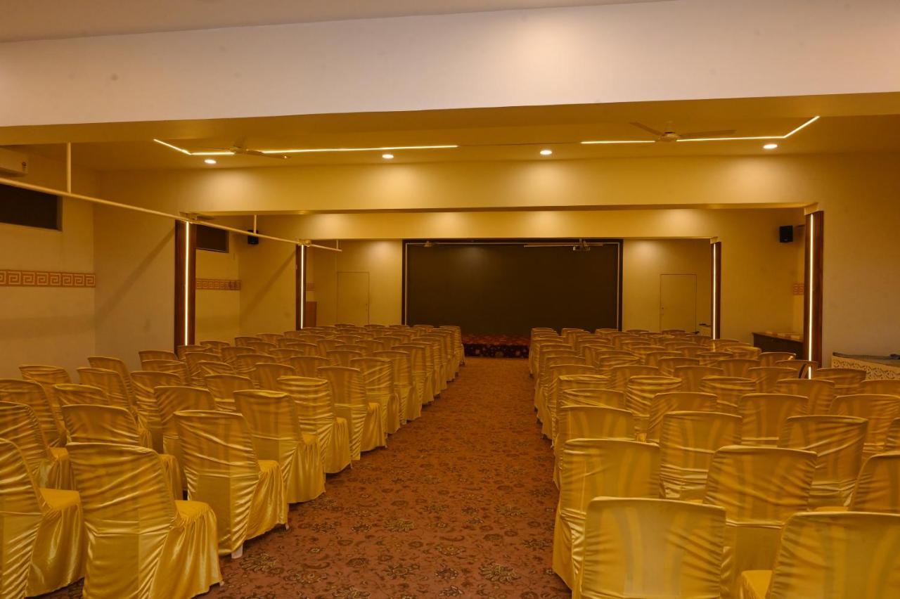 Hotel Center Point Solapur Exterior foto